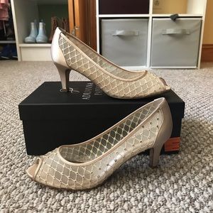 Adrianna Papell nude/gold heels
